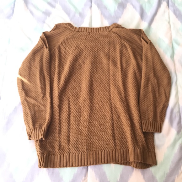 Boohoo Sweater Off the Shoulder - Picture 2 of 2